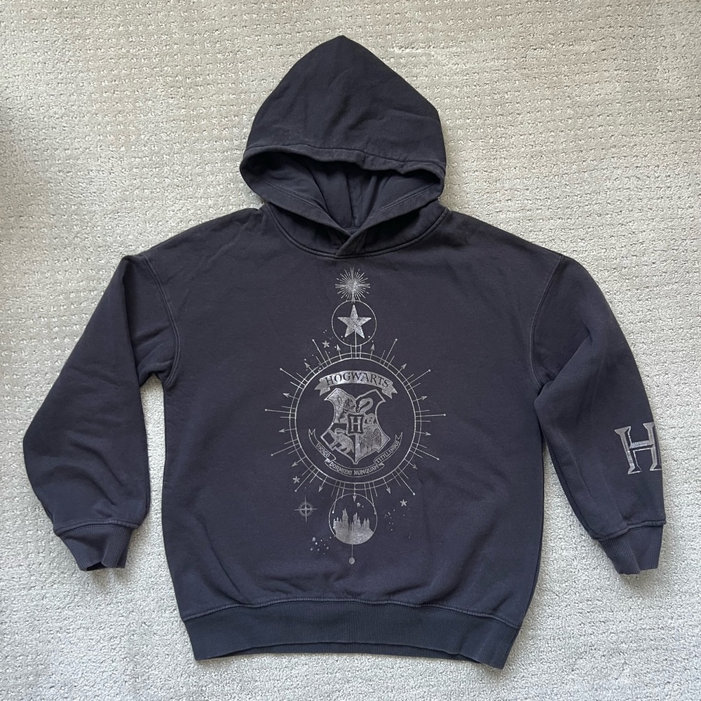 Gently worn Girl’s H&M Charcoal Hogwarts Hoodie size 8/10
